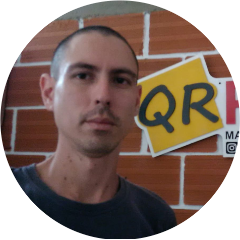 Diego Colonia, Fundador de QRPet